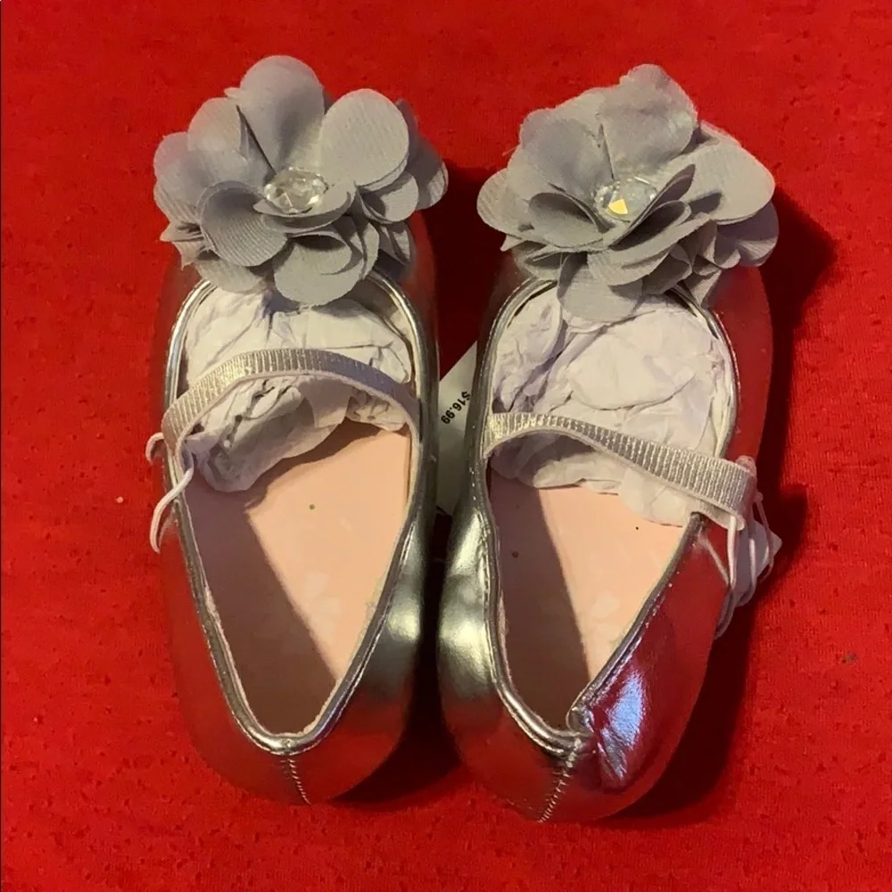 NWT baby/toddler girls size 5 silver dress shoes